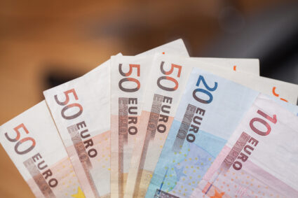 Kurs franka w nadchodzącym tygodniu 12 listopada. Co z kursem szwajcarskiego waluty? Analiza na dzień 12 listopada